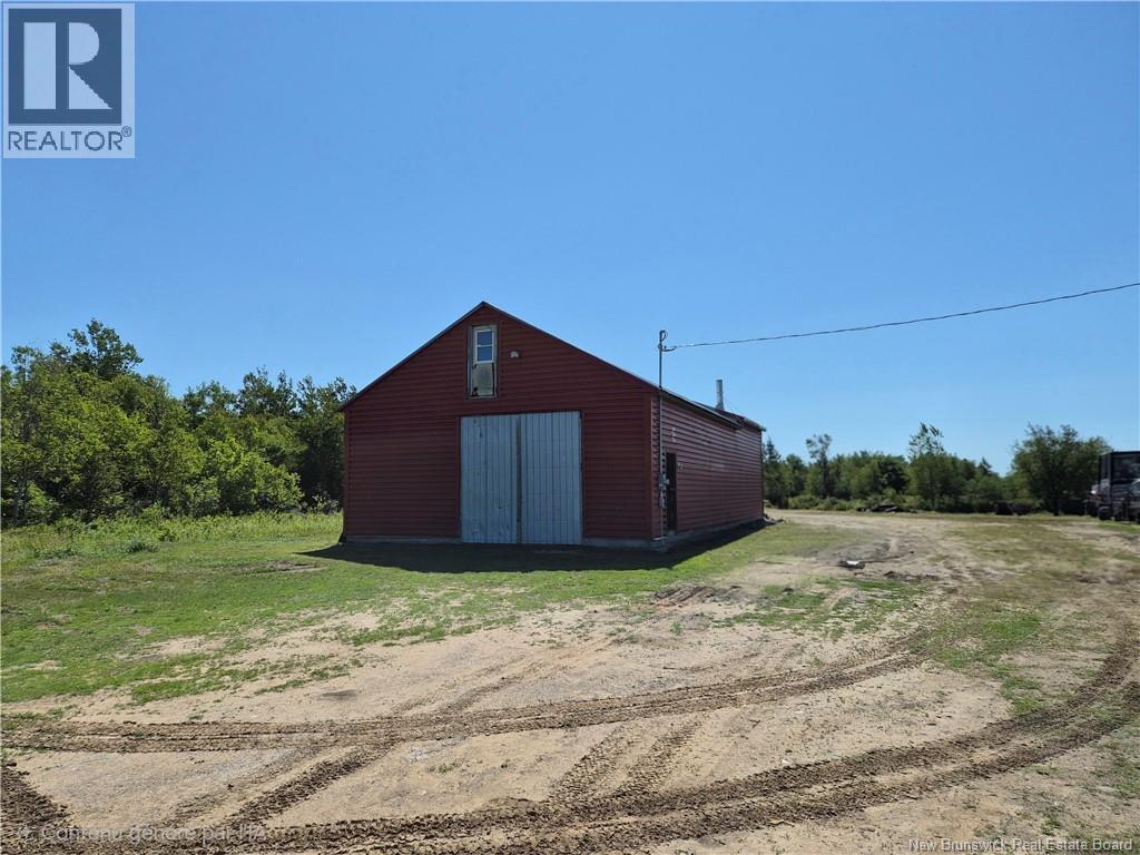 17 Capitaine, Caraquet, New Brunswick  E1W 1A9 - Photo 3 - NB146327