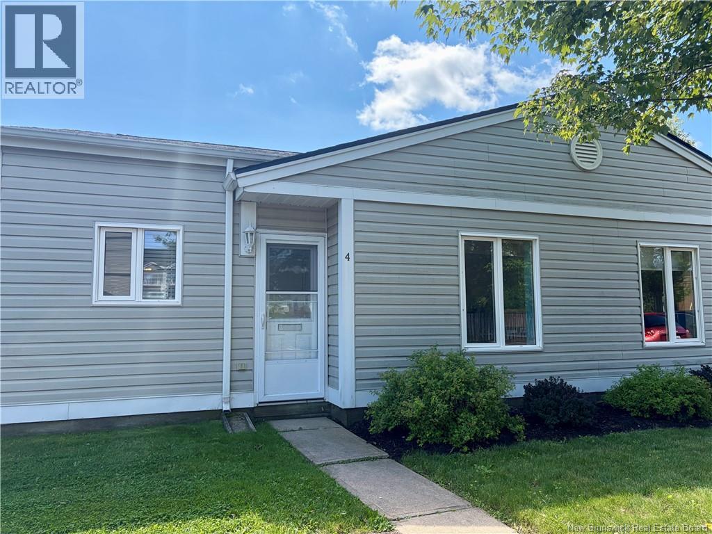 331 Mclaughlin Drive Unit# 4, Moncton, New Brunswick E1A 4R3 - Photo 1 - NB146450