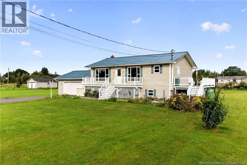 31 Brun Street, Beaubassin East, New Brunswick  E4N 2E3 - Photo 2 - NB146877