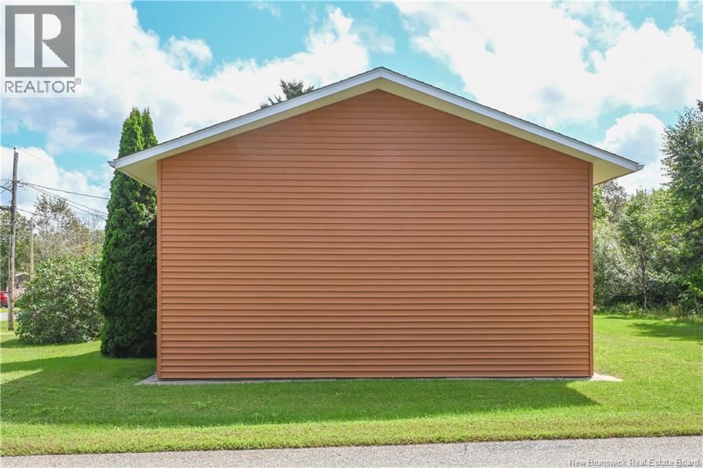 26 Des Patriotes Street, Caraquet, New Brunswick  E1W 1B6 - Photo 4 - NB147115