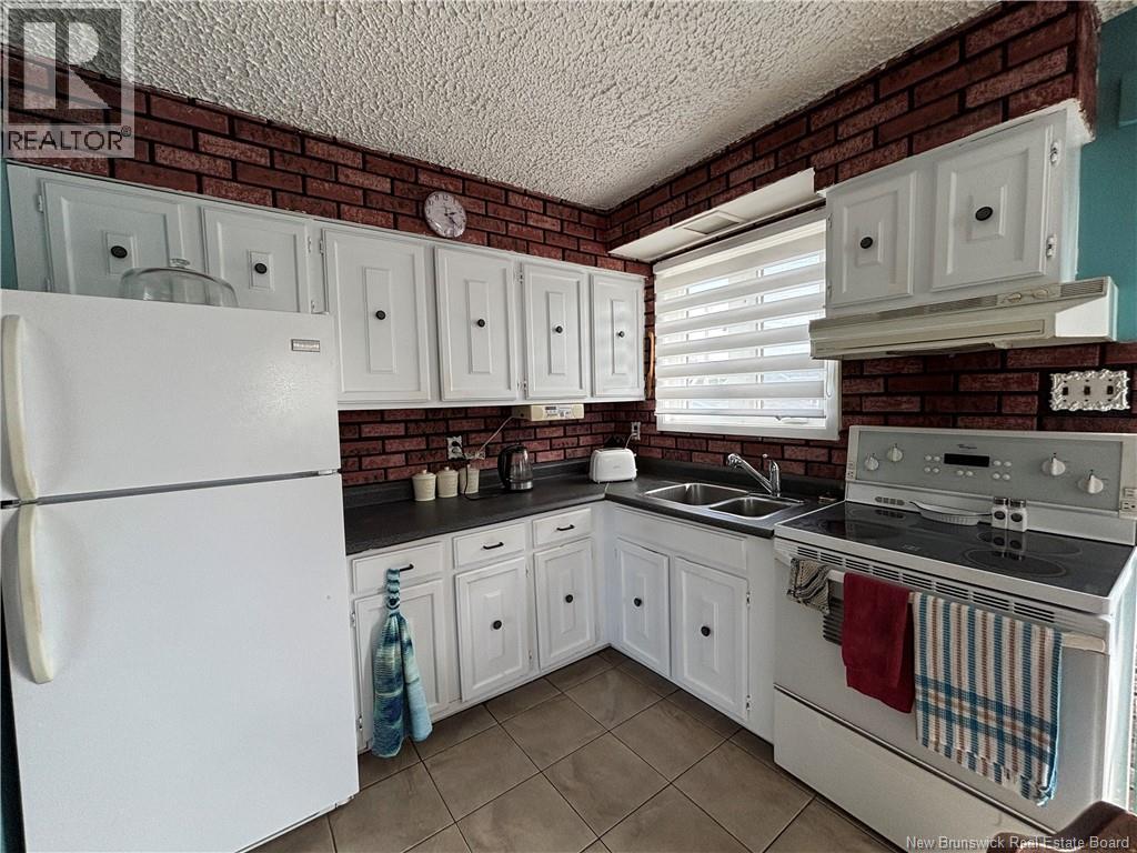 810 Couture Street, Bathurst, New Brunswick  E2A 2E9 - Photo 13 - NB147588