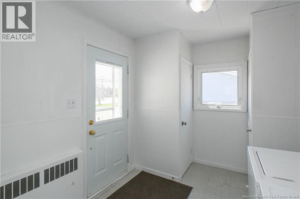 351 Saint-Pierre E. Boulevard, Caraquet, New Brunswick  E1W 1B4 - Photo 11 - NB147626