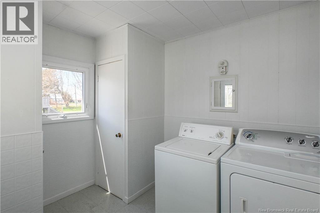 351 Saint-Pierre E. Boulevard, Caraquet, New Brunswick  E1W 1B4 - Photo 12 - NB147626
