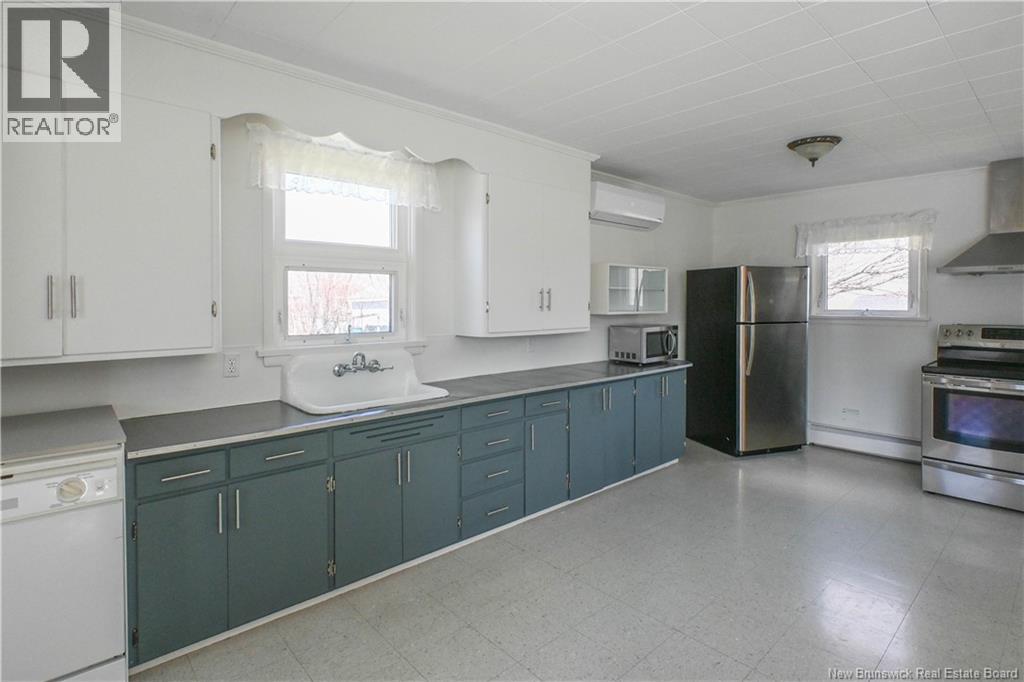 351 Saint-Pierre E. Boulevard, Caraquet, New Brunswick  E1W 1B4 - Photo 14 - NB147626