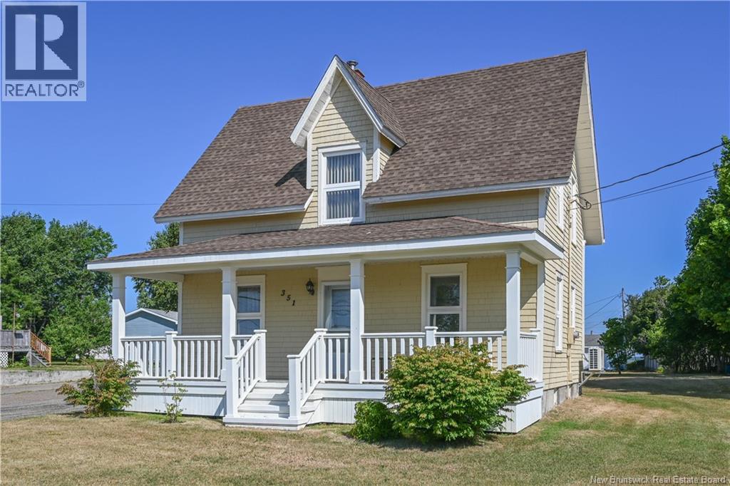 351 Saint-Pierre E. Boulevard, Caraquet, New Brunswick  E1W 1B4 - Photo 2 - NB147626