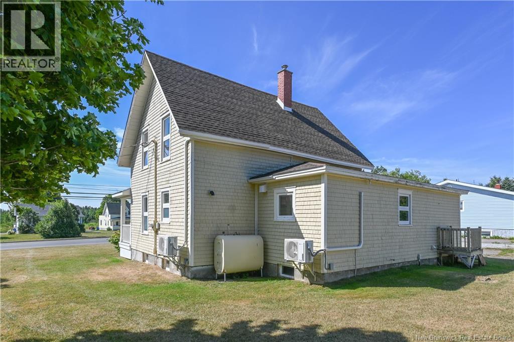 351 Saint-Pierre E. Boulevard, Caraquet, New Brunswick  E1W 1B4 - Photo 4 - NB147626