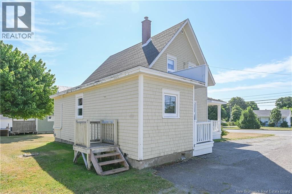 351 Saint-Pierre E. Boulevard, Caraquet, New Brunswick  E1W 1B4 - Photo 7 - NB147626