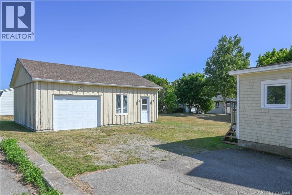 351 Saint-Pierre E. Boulevard, Caraquet, New Brunswick  E1W 1B4 - Photo 9 - NB147626