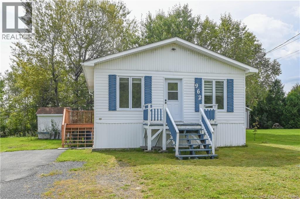 962 Faudel Street, Tracadie, New Brunswick E1X 1C1 - Photo 1 - NB147652