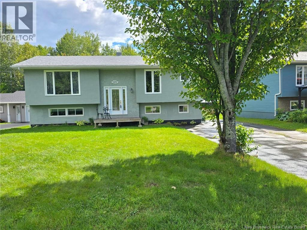 207 Jacques, Beresford, New Brunswick  E8K 1K8 - Photo 2 - NB147690