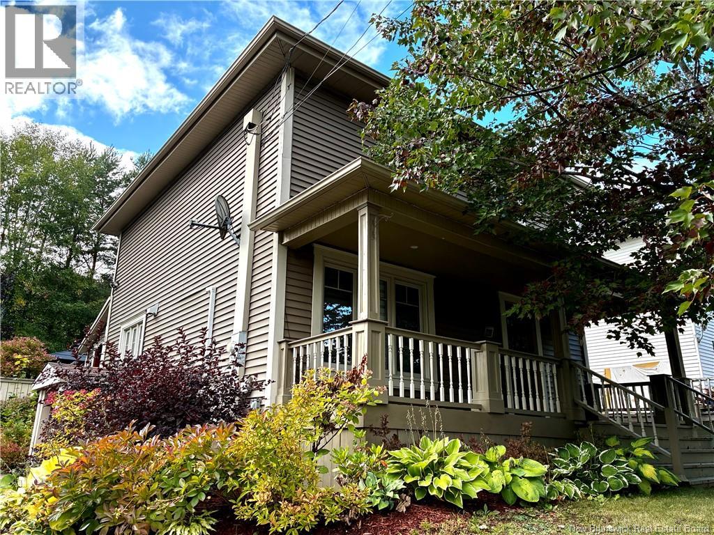 22 21e Avenue, Edmundston, New Brunswick  E3V 2B9 - Photo 2 - NB145014