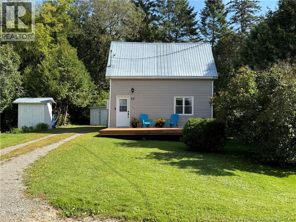 30 Queen St, Hartland, New Brunswick  E7P 2M2 - Photo 2 - NB147948