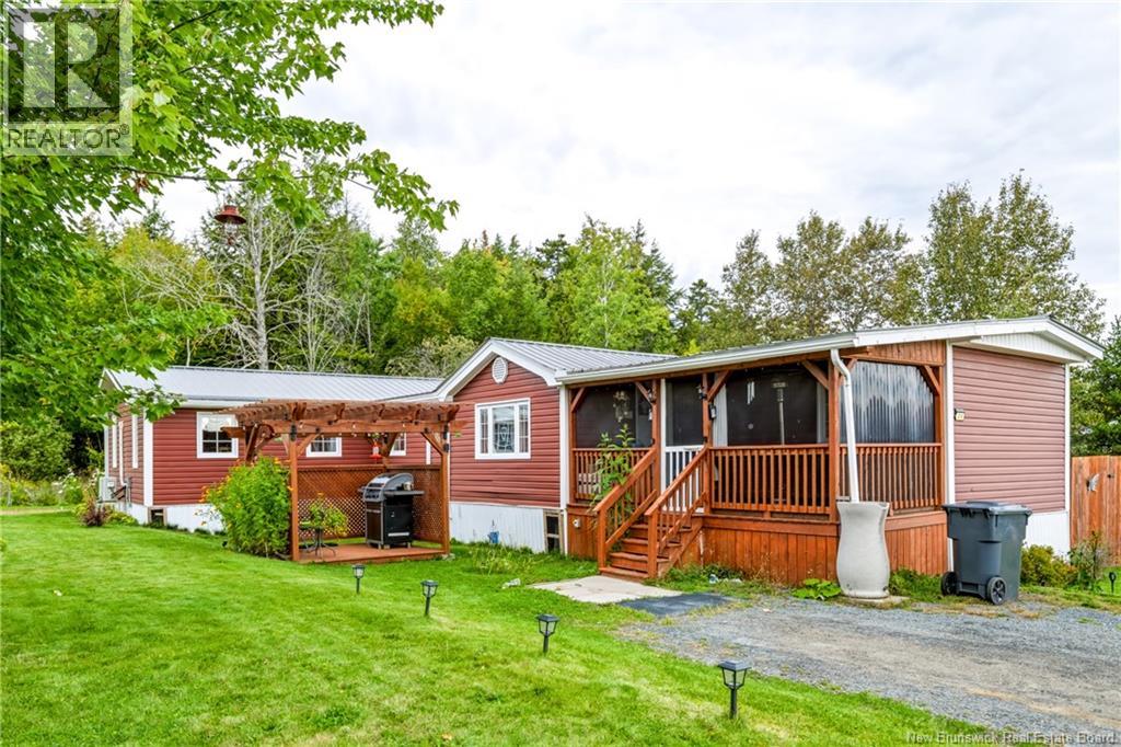 29 Clarence Crescent, Nackawic, New Brunswick  E6G 1G3 - Photo 1 - NB148041