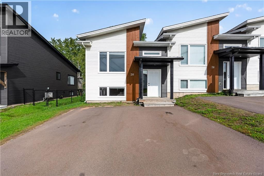 28 de la Colline Street, Dieppe, New Brunswick