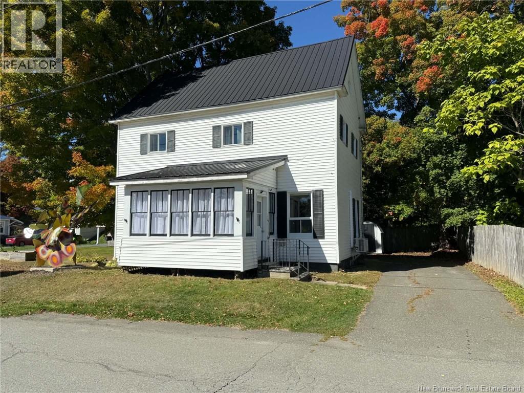 106 College Street, Woodstock, New Brunswick  E7M 1K6 - Photo 1 - NB148449
