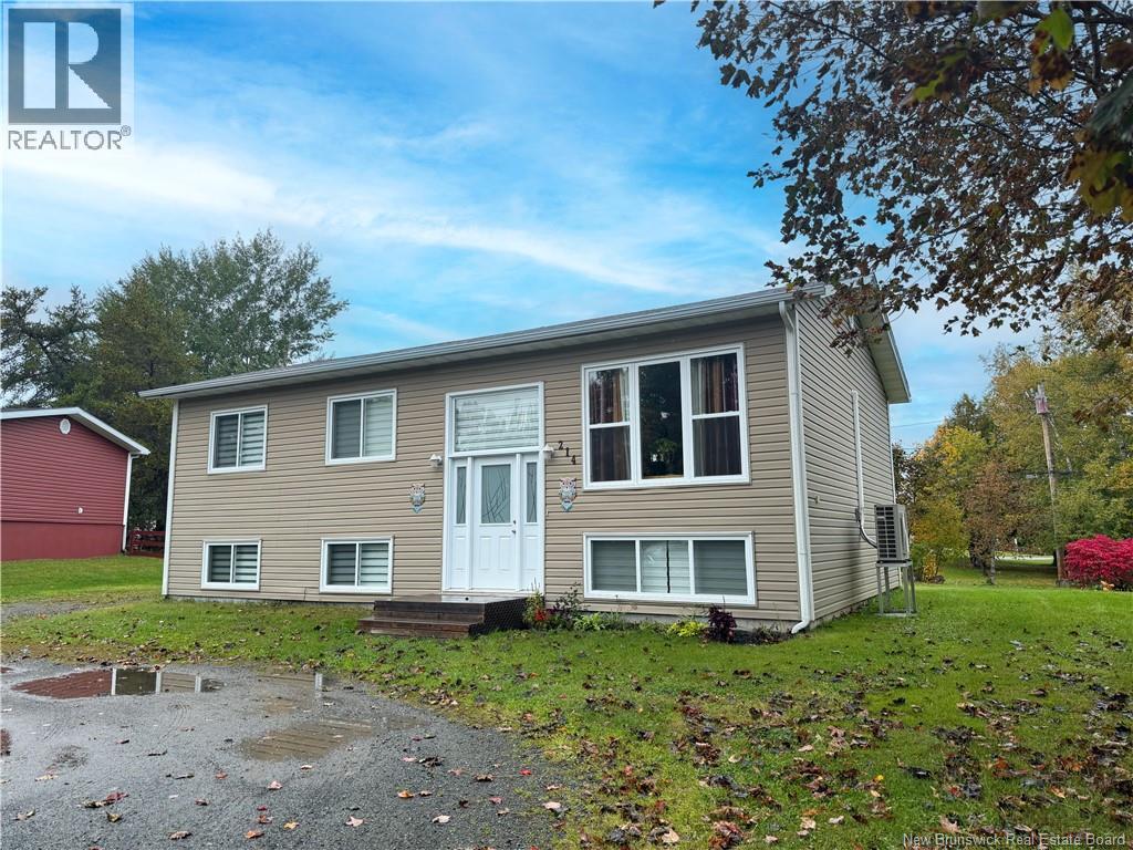 214 Maurice Crescent, Beresford, New Brunswick  E8K 1L4 - Photo 4 - NB148711