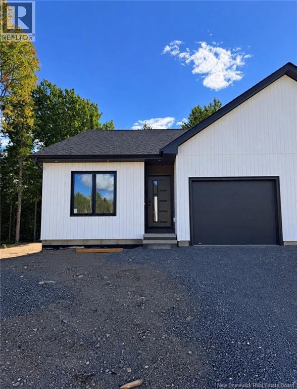 31 Terry Fox Drive, Oromocto, New Brunswick E2V 0P6 - Photo 1 - NB148996
