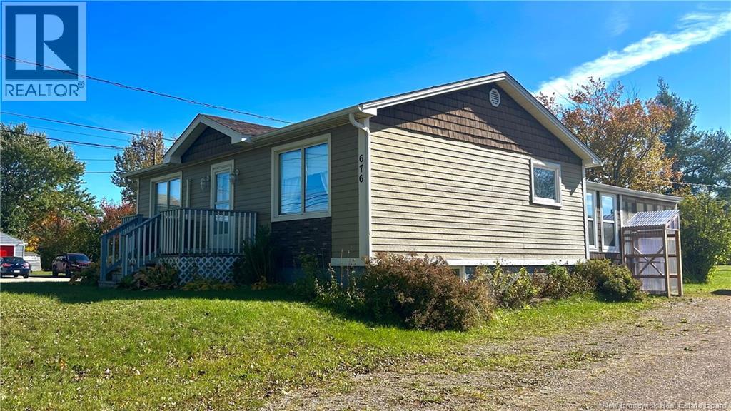 676 St-Pierre O Boulevard, Caraquet, New Brunswick  E1W 1A1 - Photo 5 - NB149204