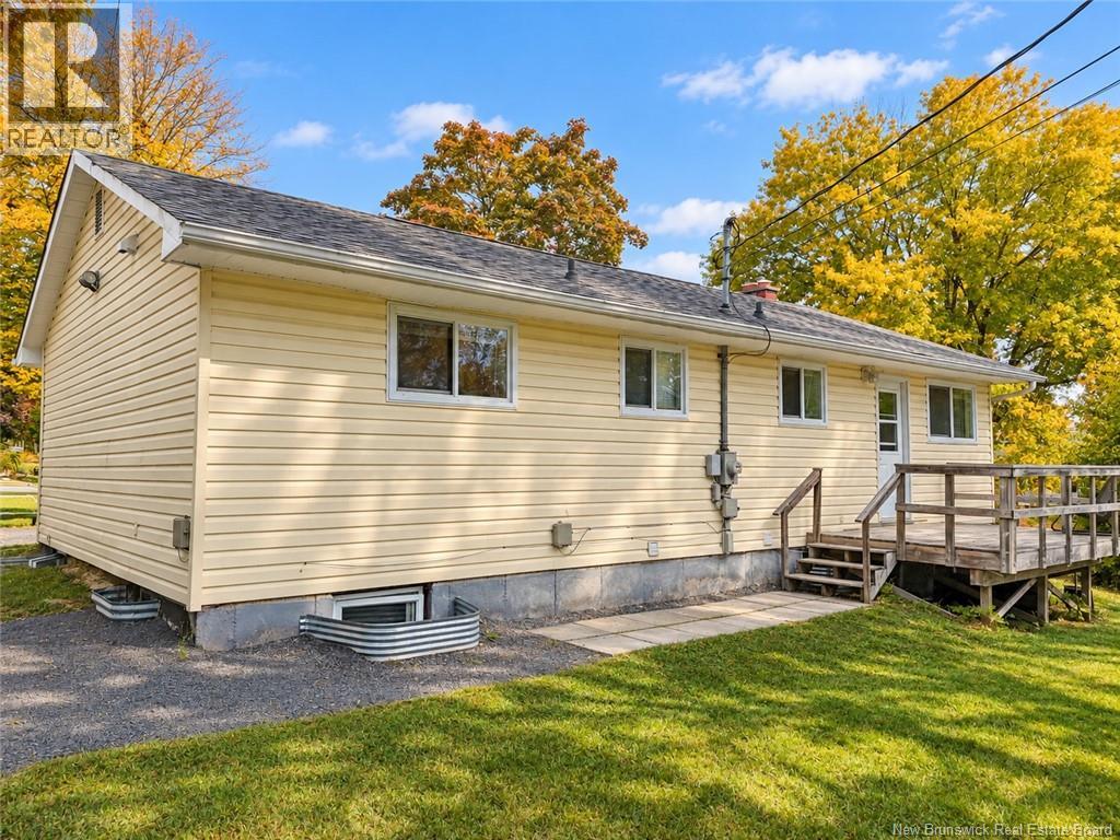 7 Manchester Court, Fredericton, New Brunswick  E3B 4P2 - Photo 3 - NB148633