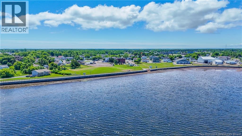 204 Jd Gauthier Boulevard, Shippagan, New Brunswick  E8S 1P3 - Photo 2 - NB149458