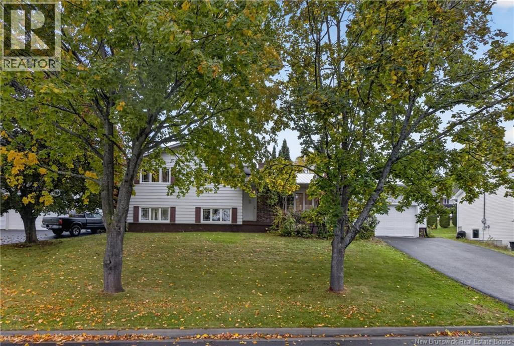 74 Talisman Crescent, Fredericton, New Brunswick E3C 1L9 - Photo 2 - NB149354