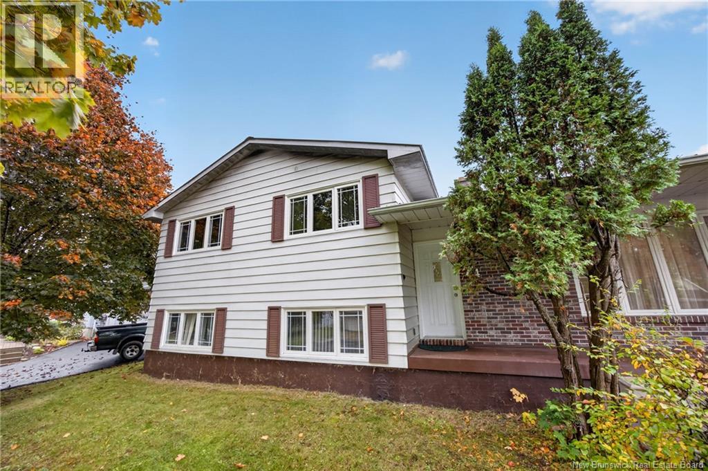 74 Talisman Crescent, Fredericton, New Brunswick E3C 1L9 - Photo 5 - NB149354
