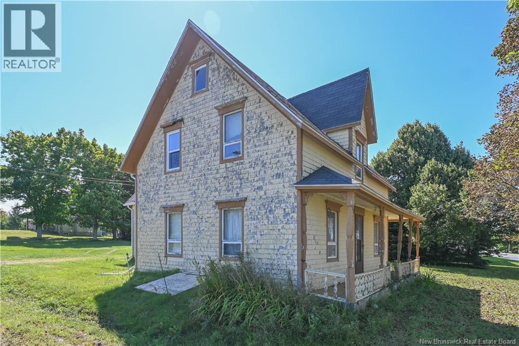 710 Saint-Pierre Ouest Boulevard, Caraquet, New Brunswick  E1W 1A1 - Photo 3 - NB149622