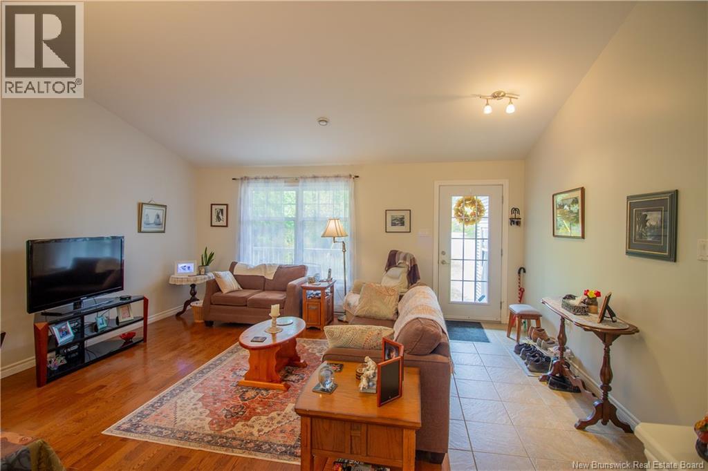 60 Walker Crescent, Hampton, New Brunswick  E5N 5Z8 - Photo 8 - NB149042