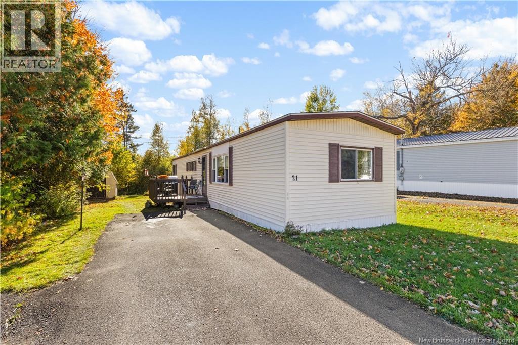 21 Hill Street, Lincoln, New Brunswick