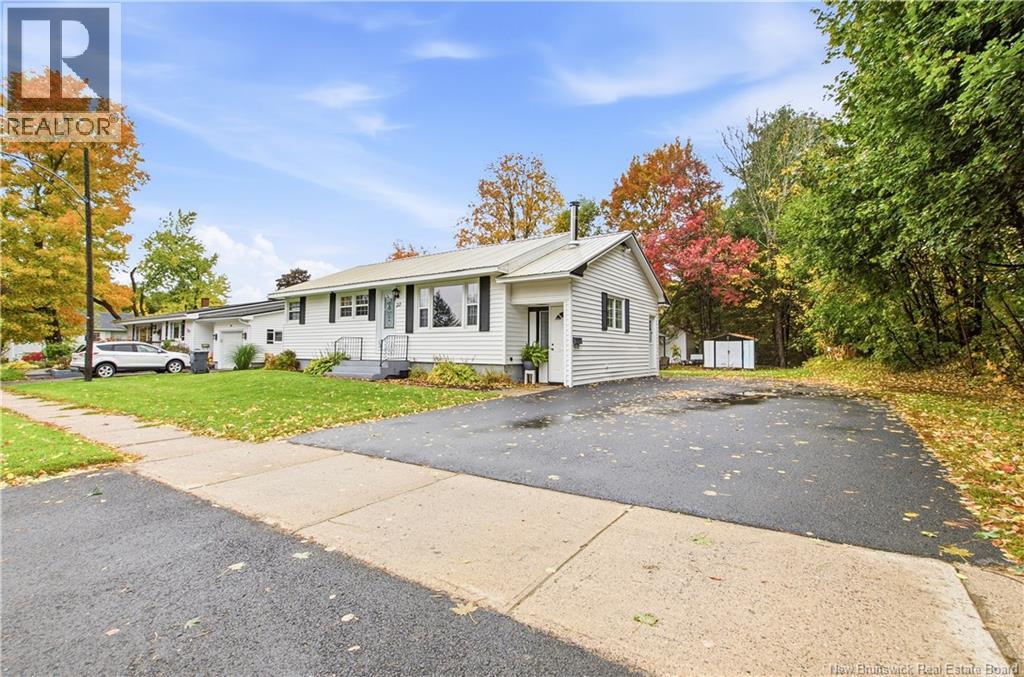 22 Bailey Avenue, Fredericton, New Brunswick  E3A 1H5 - Photo 3 - NB149745