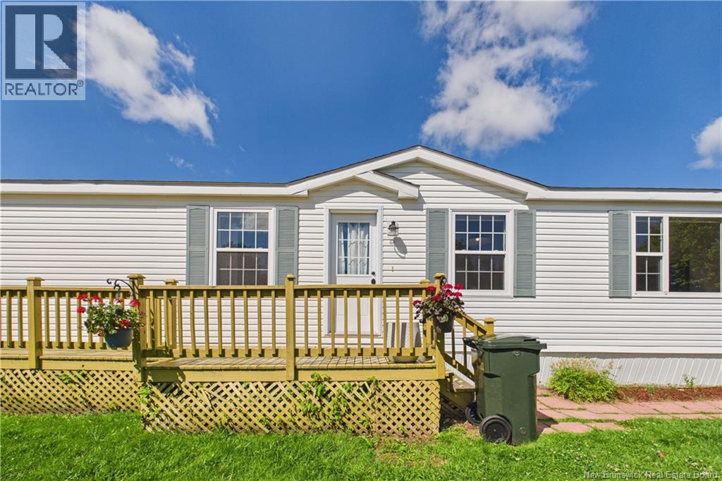 53 Andre, Dieppe, New Brunswick  E1A 7C4 - Photo 2 - NB149717