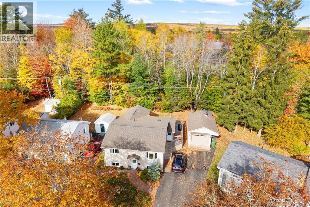 15 Lilac Crescent, Fredericton, New Brunswick E3A 2G7 - Photo 2 - NB149957
