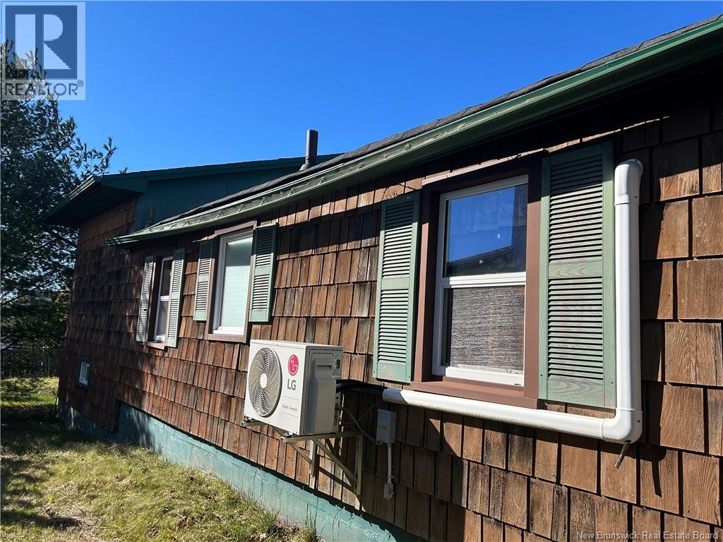 17 Rockcliff Street, Saint John, New Brunswick E2J 2N5 - Photo 3 - NB150246