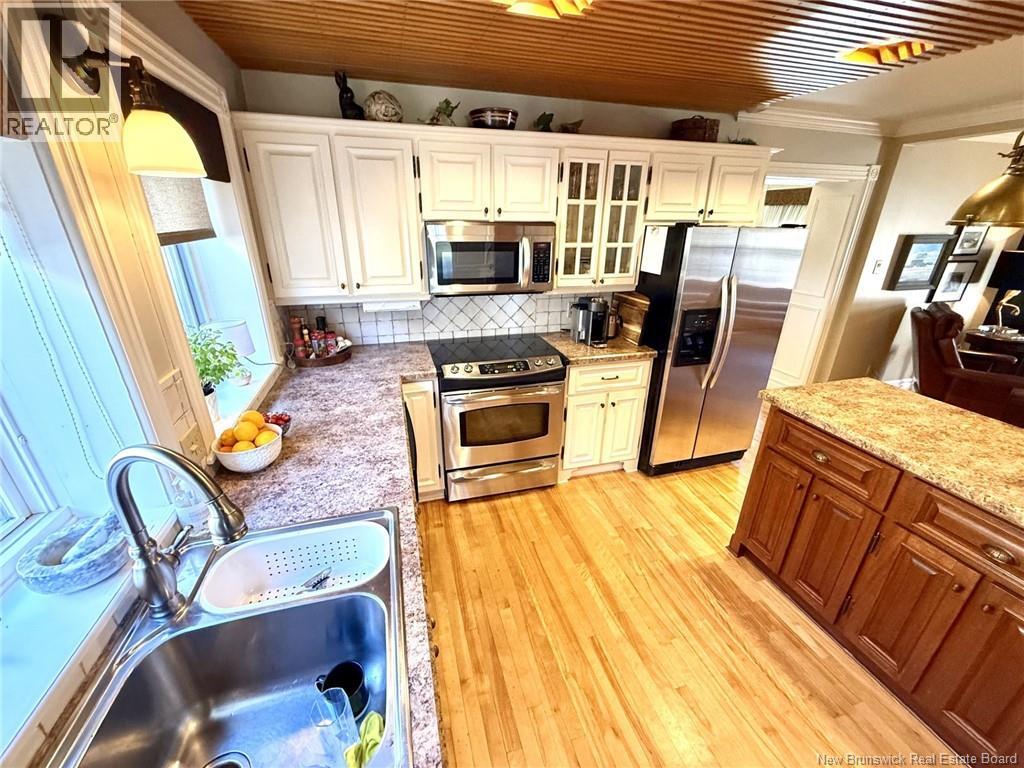241 Boul. St-Pierre Ouest, Caraquet, New Brunswick  E1W 1A4 - Photo 18 - NB150306