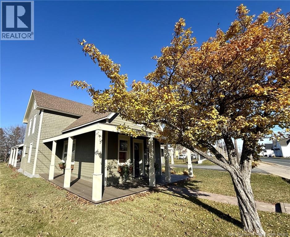 241 Boul. St-Pierre Ouest, Caraquet, New Brunswick  E1W 1A4 - Photo 2 - NB150306