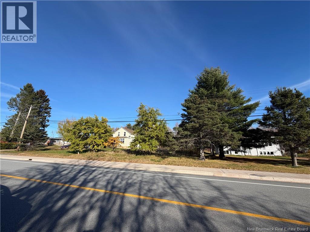 861 Mapleton, Moncton, New Brunswick  E1G 2K6 - Photo 2 - NB150410